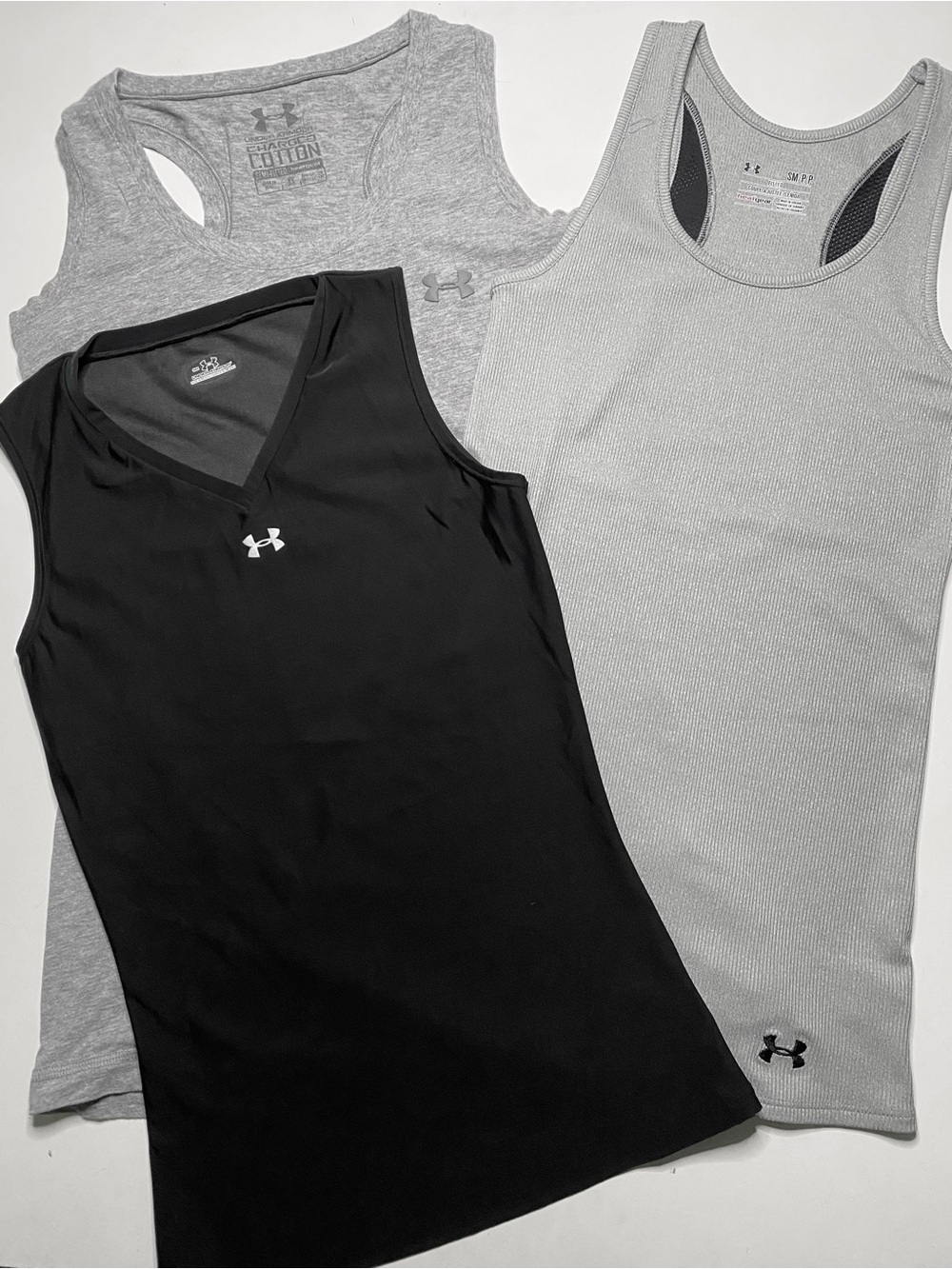 Under Armour 3- Women’s Sz S Small Heat Gear Tank Tops Lightweight Shirts EUC